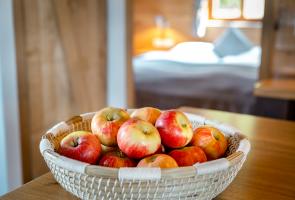 Frische Äpfel beim Frühstück