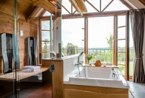 Wellnessbad in der Berghütte