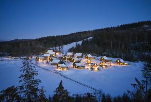 Dorfansicht mit Schnee im Hintergrund Schmallenberger Höhenlift