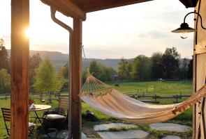 Hängematte im Bergdorf LiebesGrün mit Blick im Sauerland