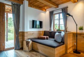 Liegebereich Berghütte mit Leselampe