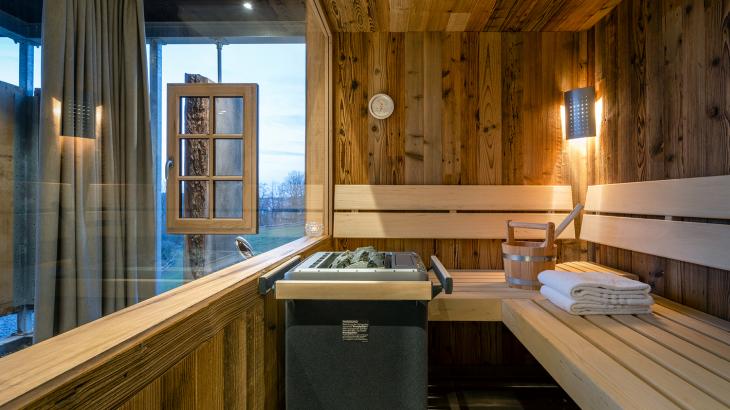 Finnische Sauna im Bergchalet Finnische Sauna im Bergchalet mit Ausblick in die Natur