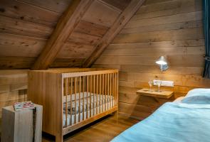 Kinderfreundlicher Urlaub mit Babybett
