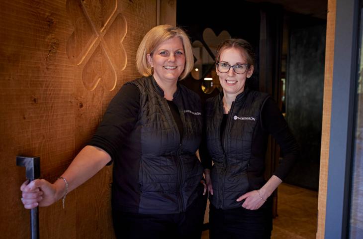 LiebesGrün Rezeptionsteam Mitarbeiterinnen des Bergdorf LiebesGrün in Schmallenberg