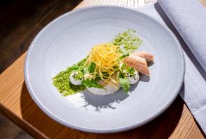 Slow Food Vorspeise Rahmtatar von der Rauchforelle mit Kartoffelstroh